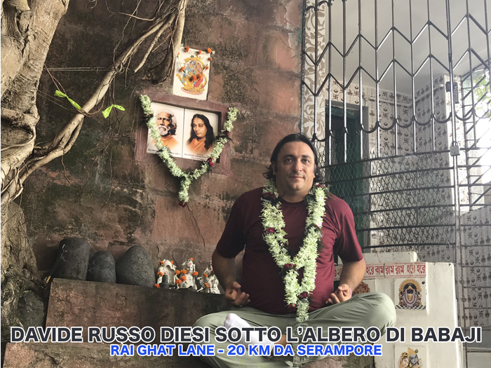 Davide Russo Diesi - SERAMPORE ROY GHAT LANE, sotto l'Albero Sacro di Babaji